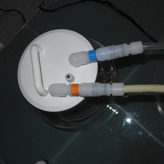 Electrolyte tank with cover