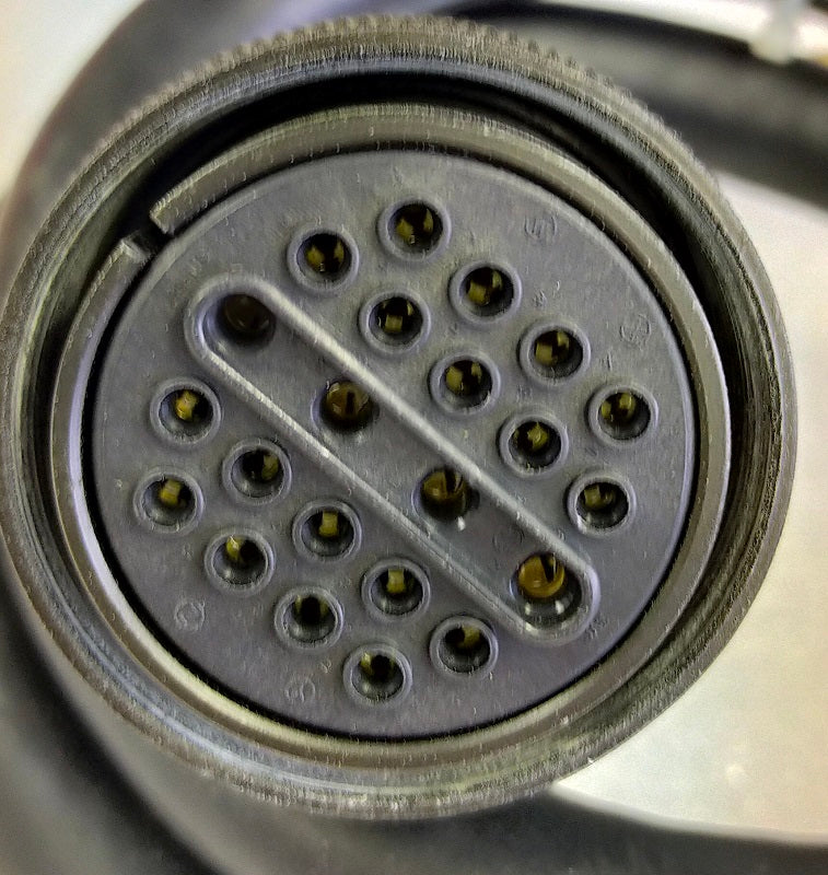 ギャラリービューアに画像をロードする, CONNECTOR&amp;CABLE
